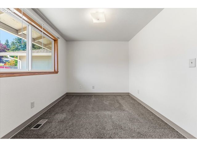 22010 S LESLIE Ave, Beavercreek, OR 97004