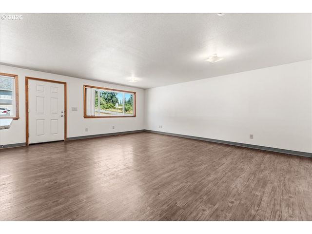 22010 S LESLIE Ave, Beavercreek, OR 97004