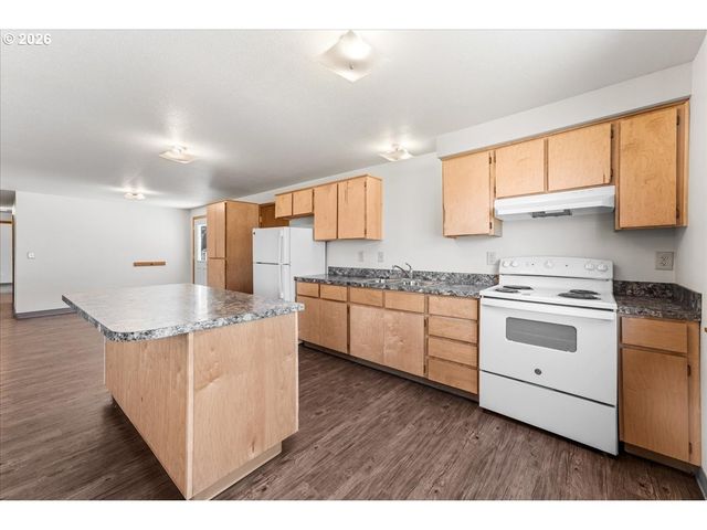 22010 S LESLIE Ave, Beavercreek, OR 97004