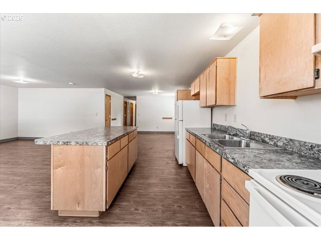 22010 S LESLIE Ave, Beavercreek, OR 97004