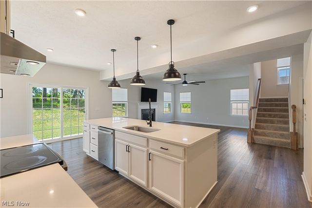 2293 Monaco Street NW, Uniontown, OH 44685