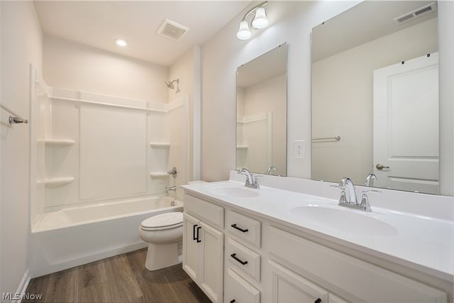 2293 Monaco Street NW, Uniontown, OH 44685