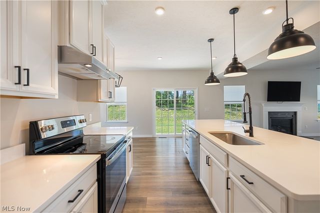 2293 Monaco Street NW, Uniontown, OH 44685