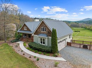 95 Hickory Avenue, Blue Ridge, GA 30513