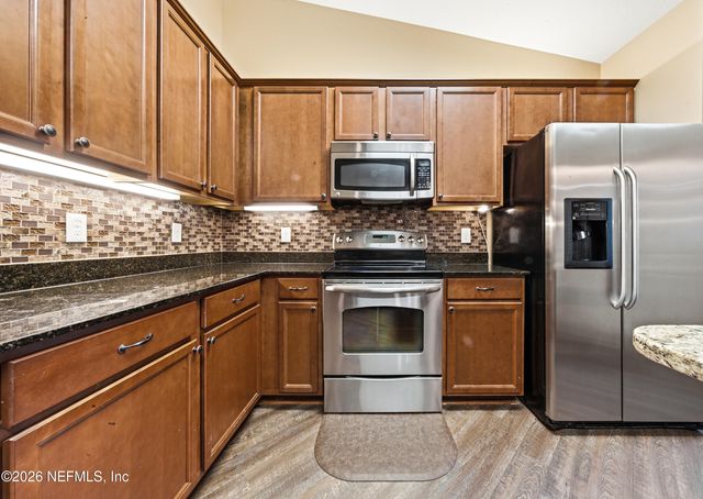 8733 LITTLE SWIFT Circle 23D, Jacksonville, FL 32256