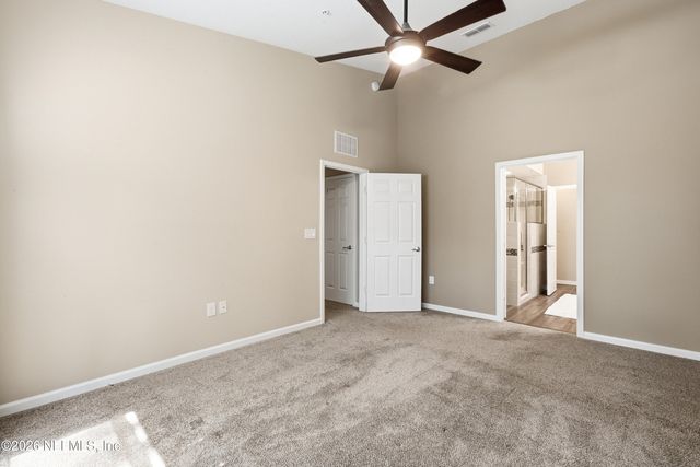 8733 LITTLE SWIFT Circle 23D, Jacksonville, FL 32256