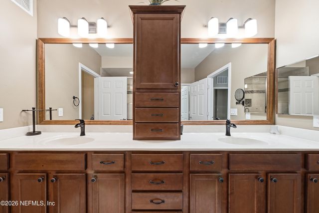 8733 LITTLE SWIFT Circle 23D, Jacksonville, FL 32256