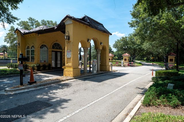 8733 LITTLE SWIFT Circle 23D, Jacksonville, FL 32256