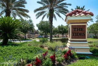 8733 LITTLE SWIFT Circle 23D, Jacksonville, FL 32256