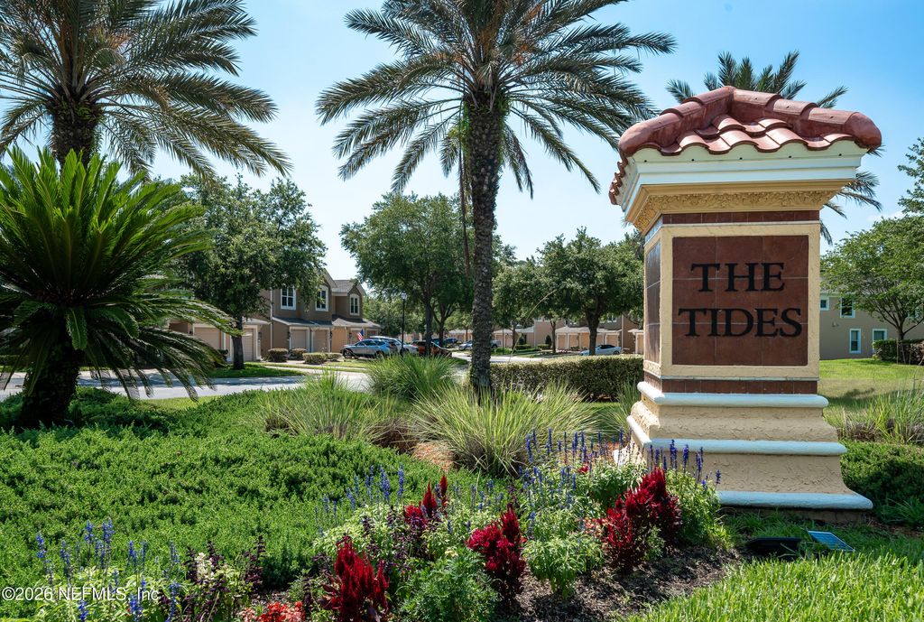 8733 LITTLE SWIFT Circle 23D, Jacksonville, FL 32256