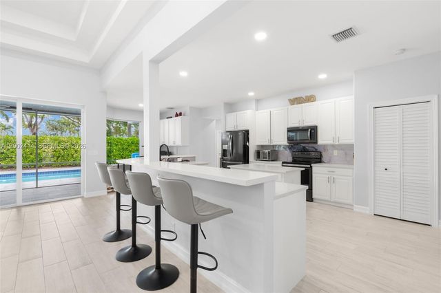 7476 Brunswick Cir, Boynton Beach, FL 33472