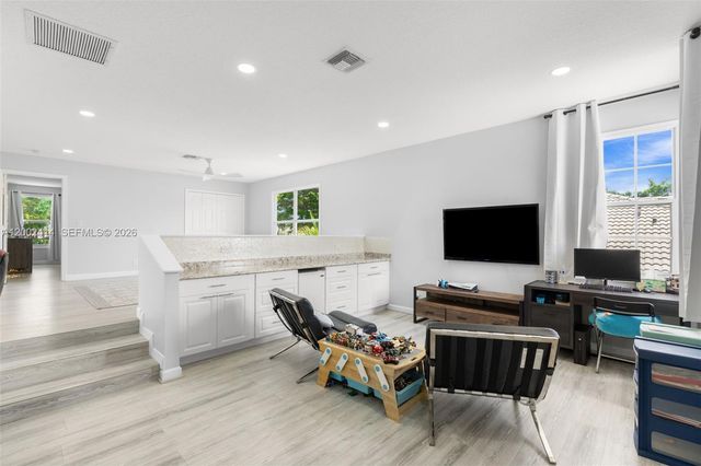 7476 Brunswick Cir, Boynton Beach, FL 33472