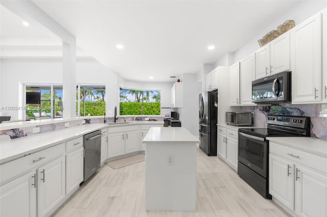 7476 Brunswick Cir, Boynton Beach, FL 33472