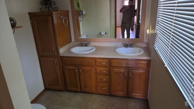 11402 W Cindy St, Wichita, KS 67212
