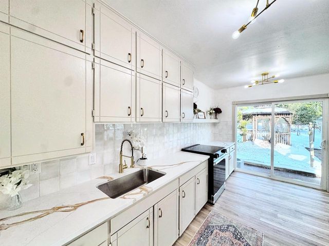 1702 S PERKINS STREET, Appleton, WI 54914