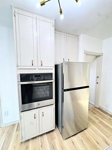 1702 S PERKINS STREET, Appleton, WI 54914