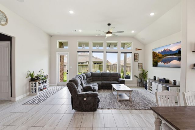 18802 Lynnwood Crest Lane, Manvel, TX 77578