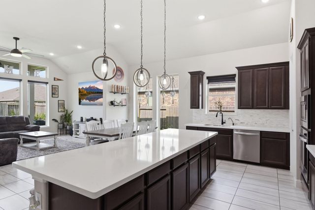 18802 Lynnwood Crest Lane, Manvel, TX 77578