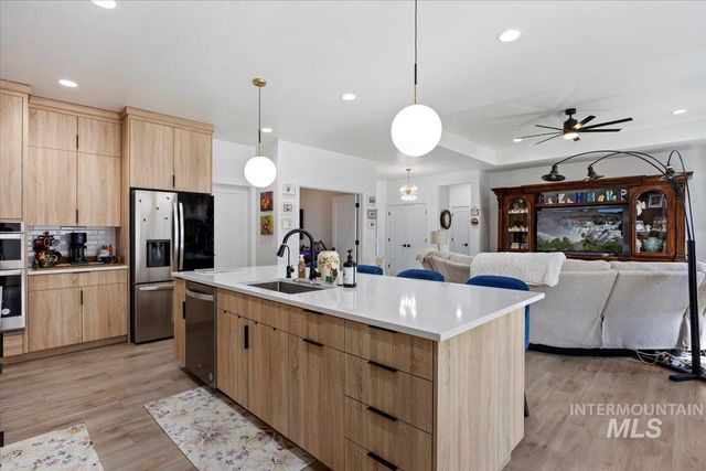 1011 Gem Avenue, Kimberly, ID 83341