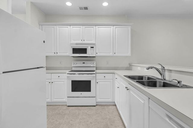 202 Garmouth Court, Mount Pleasant, SC 29466