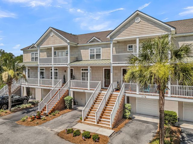 202 Garmouth Court, Mount Pleasant, SC 29466