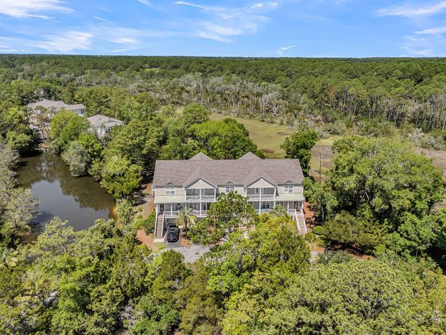 202 Garmouth Court, Mount Pleasant, SC 29466