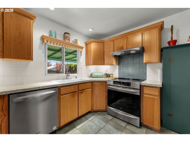511 W 28TH St, Vancouver, WA 98660