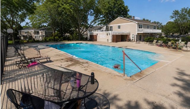 1205 Quincy Court, Wheeling, IL 60090