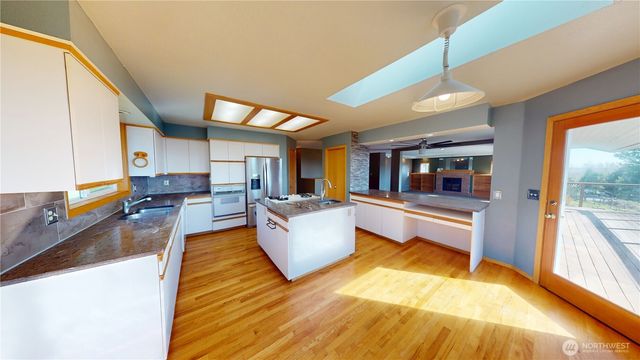 17290 Soundview Road, Mount Vernon, WA 98274