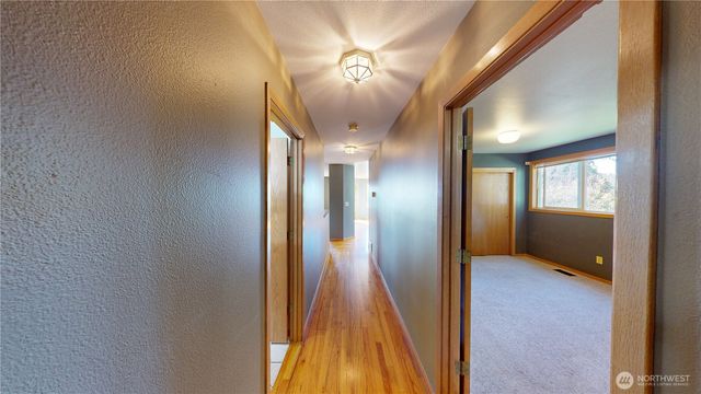 17290 Soundview Road, Mount Vernon, WA 98274