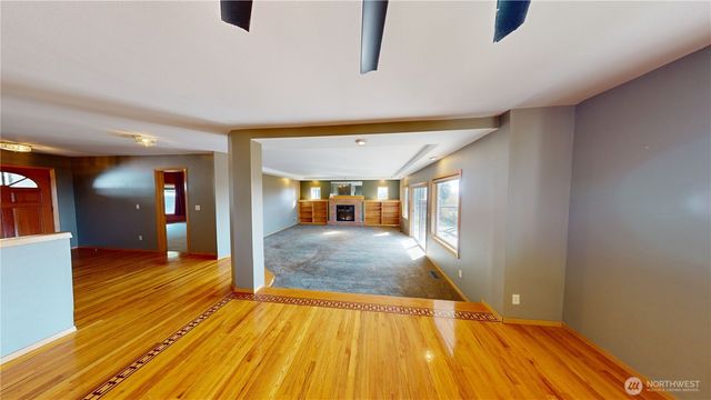 17290 Soundview Road, Mount Vernon, WA 98274