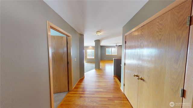 17290 Soundview Road, Mount Vernon, WA 98274