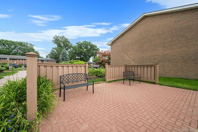11 Springwood Drive, North Babylon, NY 11703