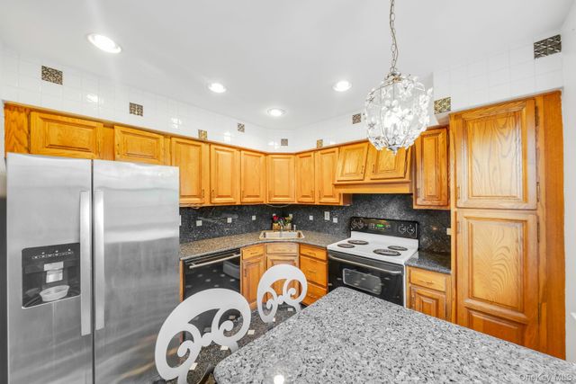 11 Springwood Drive, North Babylon, NY 11703