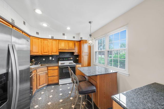 11 Springwood Drive, North Babylon, NY 11703