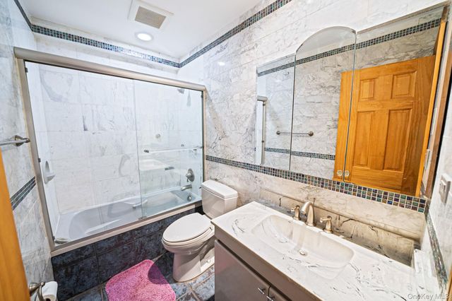11 Springwood Drive, North Babylon, NY 11703