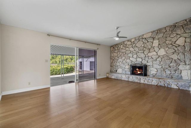 2662 2662 Carmelita Way, Pinole, CA 94564