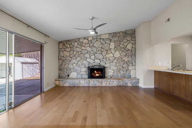 2662 2662 Carmelita Way, Pinole, CA 94564