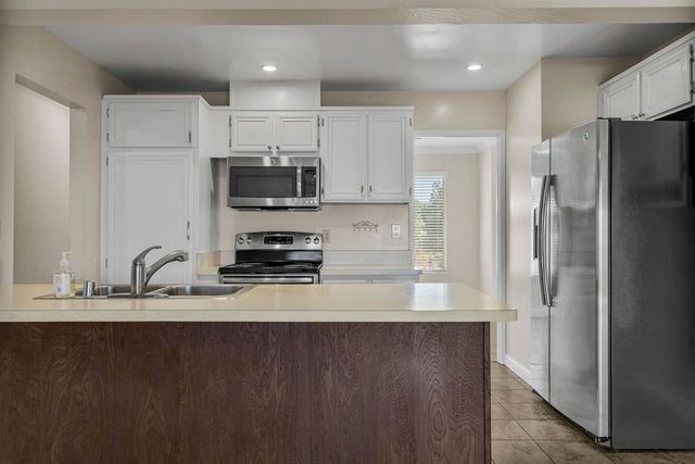 2662 2662 Carmelita Way, Pinole, CA 94564