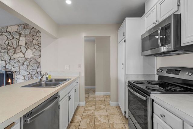 2662 2662 Carmelita Way, Pinole, CA 94564