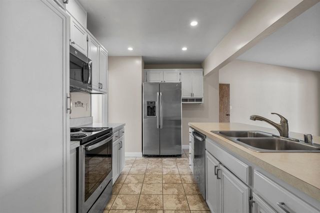 2662 2662 Carmelita Way, Pinole, CA 94564