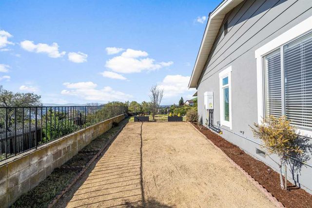 2662 2662 Carmelita Way, Pinole, CA 94564