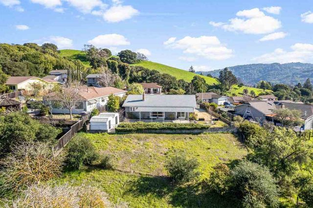 2662 2662 Carmelita Way, Pinole, CA 94564