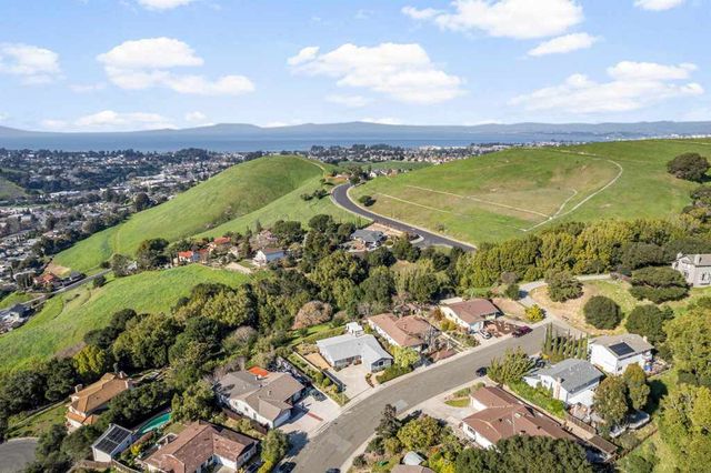 2662 2662 Carmelita Way, Pinole, CA 94564