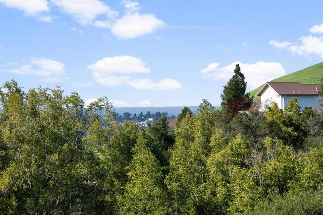 2662 2662 Carmelita Way, Pinole, CA 94564