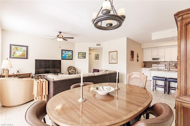 4700 Saint Croix LN 318, Naples, FL 34109