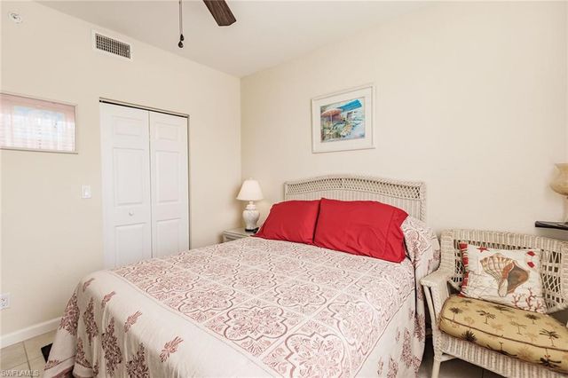 4700 Saint Croix LN 318, Naples, FL 34109