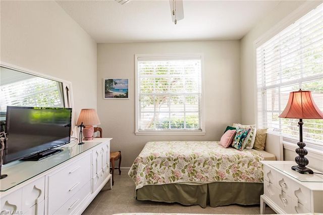 4700 Saint Croix LN 318, Naples, FL 34109