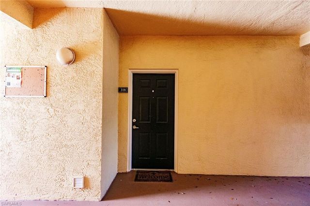 4700 Saint Croix LN 318, Naples, FL 34109