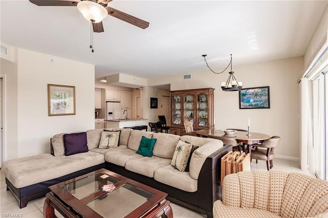 4700 Saint Croix LN 318, Naples, FL 34109